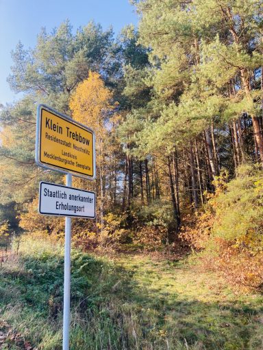 Ortseingang Klein Trebbow, bei Neustrelitz Ferienwohnung Enspannungszeit, Neustrelitz, Kluger See, Klein Trebbow, Mecklenburger Seenlandschaft, naturnah, stadtnah